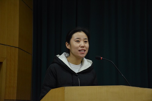 院团委副书记、员工236党支部岳文慧发言