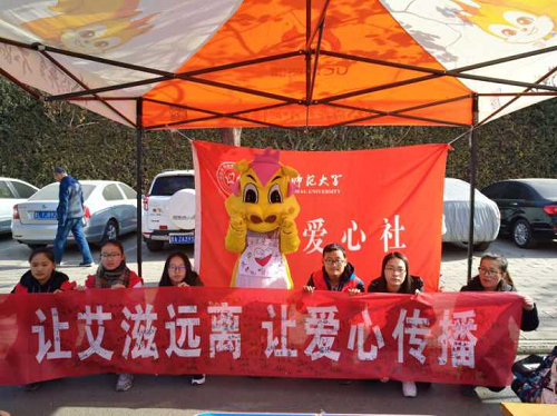 yl6809永利在校医院门口开展宣讲活动