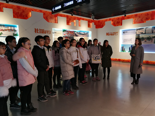 员工干部参观展馆